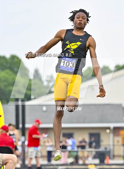 Thumbnail 3 in IHSAA Finals (Long Jump) photogallery.