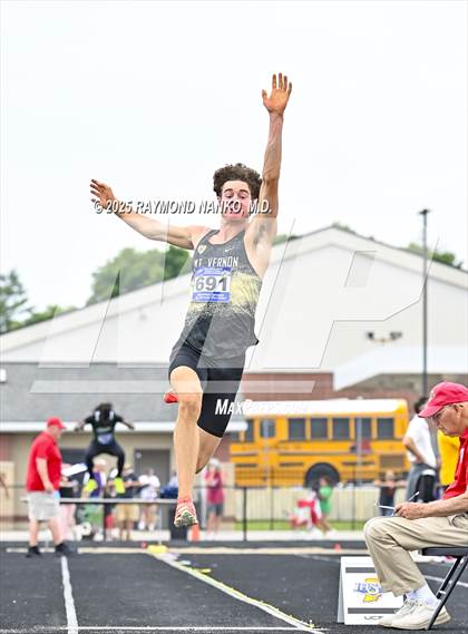 Thumbnail 2 in IHSAA Finals (Long Jump) photogallery.