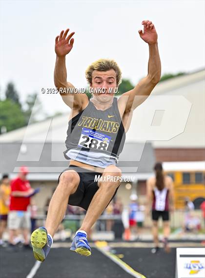 Thumbnail 3 in IHSAA Finals (Long Jump) photogallery.