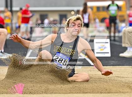Thumbnail 3 in IHSAA Finals (Long Jump) photogallery.