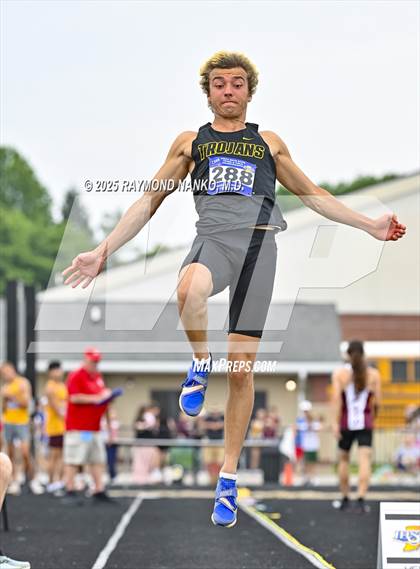 Thumbnail 3 in IHSAA Finals (Long Jump) photogallery.