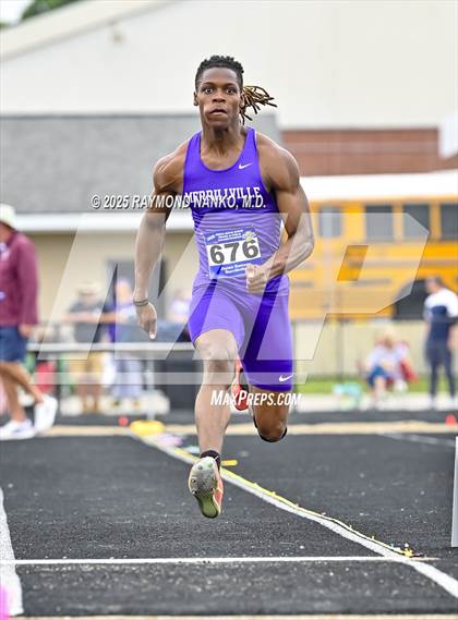 Thumbnail 3 in IHSAA Finals (Long Jump) photogallery.