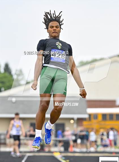 Thumbnail 2 in IHSAA Finals (Long Jump) photogallery.