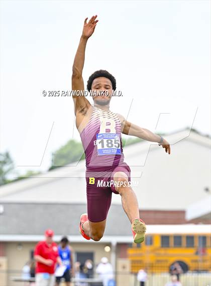 Thumbnail 3 in IHSAA Finals (Long Jump) photogallery.