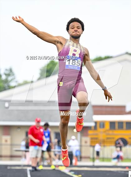Thumbnail 2 in IHSAA Finals (Long Jump) photogallery.