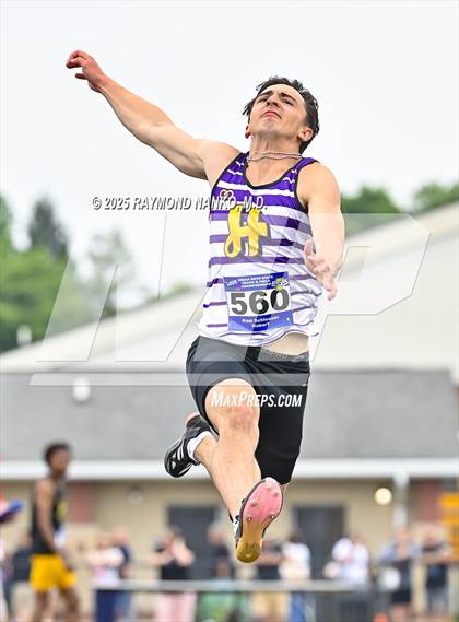 Thumbnail 1 in IHSAA Finals (Long Jump) photogallery.