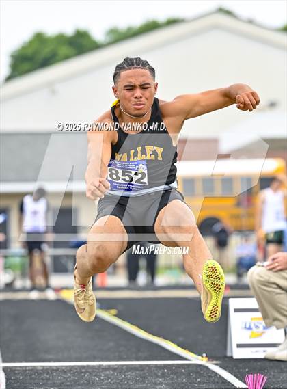 Thumbnail 2 in IHSAA Finals (Long Jump) photogallery.