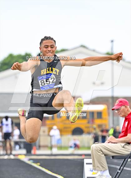 Thumbnail 3 in IHSAA Finals (Long Jump) photogallery.