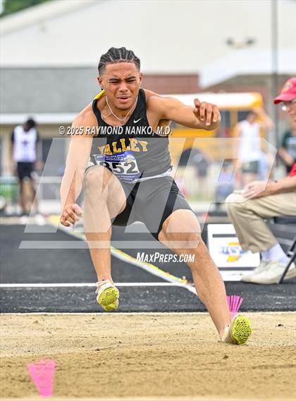 Thumbnail 3 in IHSAA Finals (Long Jump) photogallery.