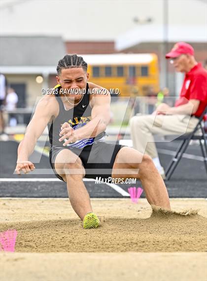 Thumbnail 1 in IHSAA Finals (Long Jump) photogallery.