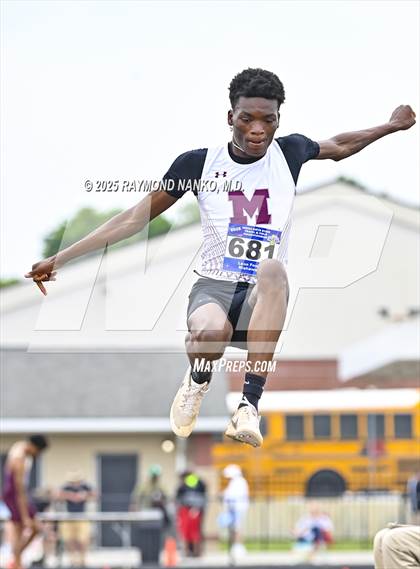 Thumbnail 3 in IHSAA Finals (Long Jump) photogallery.