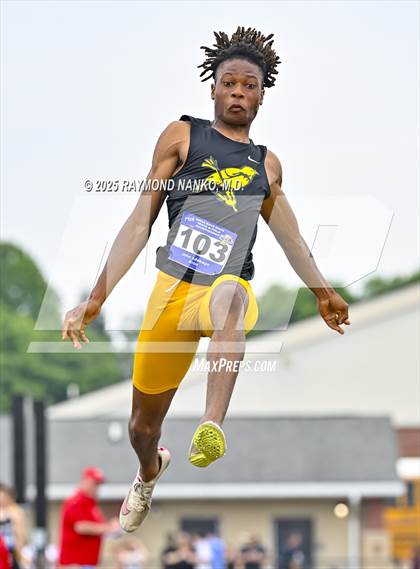 Thumbnail 1 in IHSAA Finals (Long Jump) photogallery.