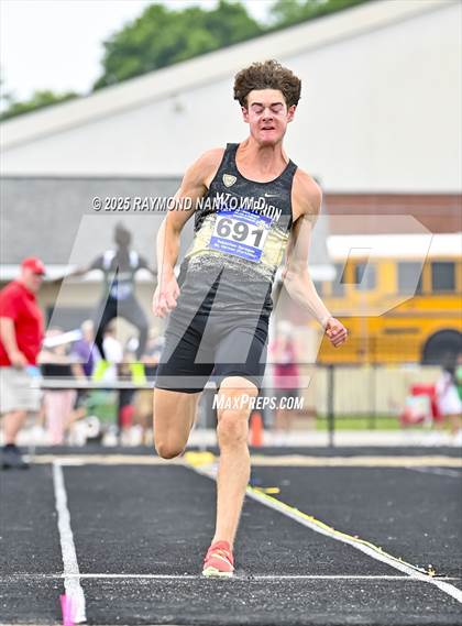 Thumbnail 3 in IHSAA Finals (Long Jump) photogallery.