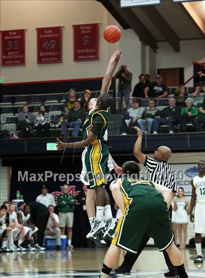 Thumbnail 2 in De La Salle vs. San Ramon Valley (CIF NorCal D1 Semifinals) photogallery.