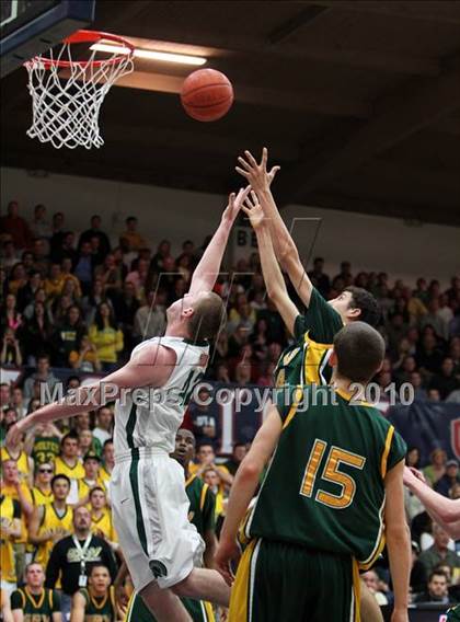 Thumbnail 1 in De La Salle vs. San Ramon Valley (CIF NorCal D1 Semifinals) photogallery.