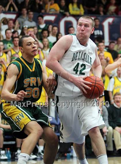 Thumbnail 3 in De La Salle vs. San Ramon Valley (CIF NorCal D1 Semifinals) photogallery.