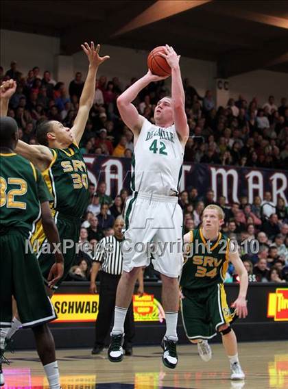 Thumbnail 1 in De La Salle vs. San Ramon Valley (CIF NorCal D1 Semifinals) photogallery.