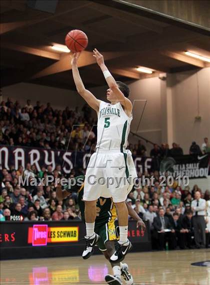 Thumbnail 2 in De La Salle vs. San Ramon Valley (CIF NorCal D1 Semifinals) photogallery.