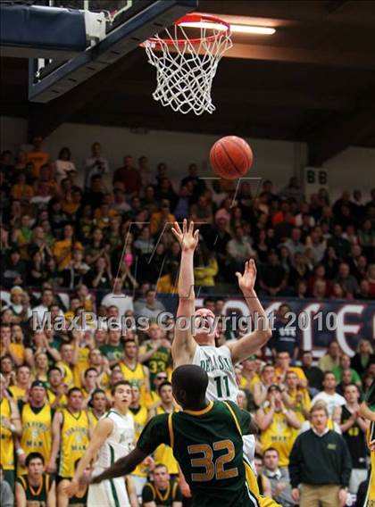 Thumbnail 1 in De La Salle vs. San Ramon Valley (CIF NorCal D1 Semifinals) photogallery.