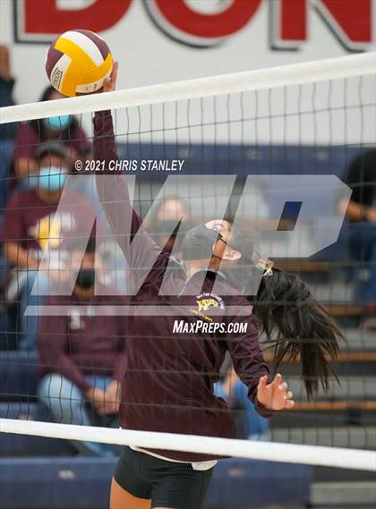 Thumbnail 3 in Immaculate Heart @ Rock Point (AIA - 1A Playoffs Round 1) photogallery.