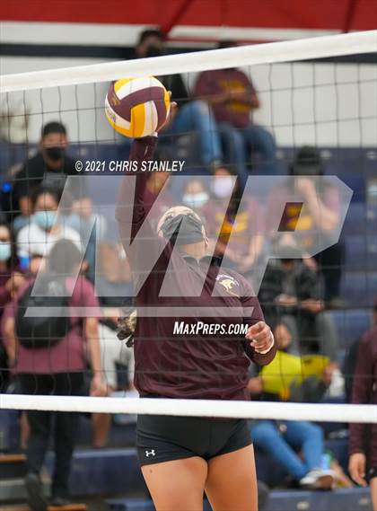 Thumbnail 3 in Immaculate Heart @ Rock Point (AIA - 1A Playoffs Round 1) photogallery.