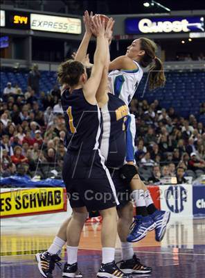 Thumbnail 2 in Mission Prep vs. Branson (CIF State D5 Final) photogallery.