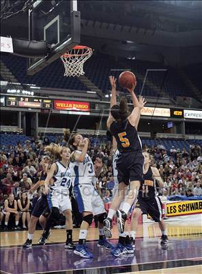 Thumbnail 2 in Mission Prep vs. Branson (CIF State D5 Final) photogallery.
