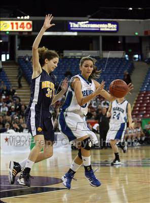 Thumbnail 3 in Mission Prep vs. Branson (CIF State D5 Final) photogallery.