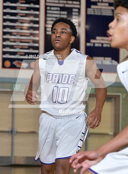 Thumbnail 1 in Elk Grove vs. Bradshaw Christian (Running with the Pack) photogallery.