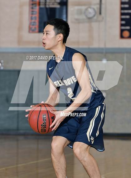 Thumbnail 1 in Elk Grove vs. Bradshaw Christian (Running with the Pack) photogallery.