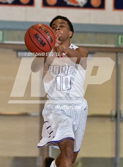 Thumbnail 1 in Elk Grove vs. Bradshaw Christian (Running with the Pack) photogallery.
