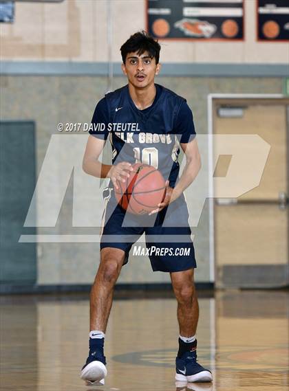 Thumbnail 3 in Elk Grove vs. Bradshaw Christian (Running with the Pack) photogallery.