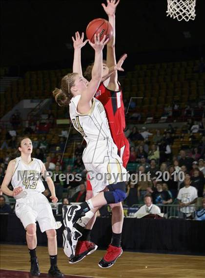 Thumbnail 3 in Monarch vs. Regis Jesuit (5A Quarterfinals) photogallery.