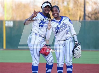 Thumbnail 2 in North Forney vs Mt Vernon (McKinney Tournament) photogallery.