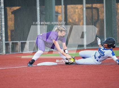 Thumbnail 3 in North Forney vs Mt Vernon (McKinney Tournament) photogallery.