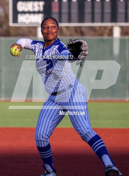 Thumbnail 3 in North Forney vs Mt Vernon (McKinney Tournament) photogallery.