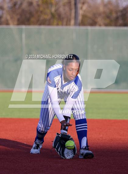 Thumbnail 2 in North Forney vs Mt Vernon (McKinney Tournament) photogallery.