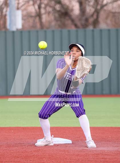Thumbnail 3 in North Forney vs Mt Vernon (McKinney Tournament) photogallery.