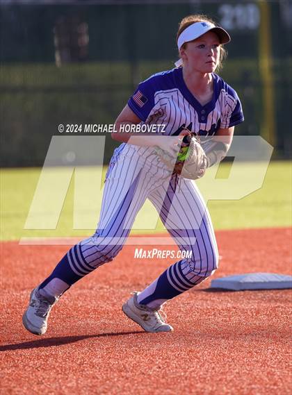 Thumbnail 1 in North Forney vs Mt Vernon (McKinney Tournament) photogallery.