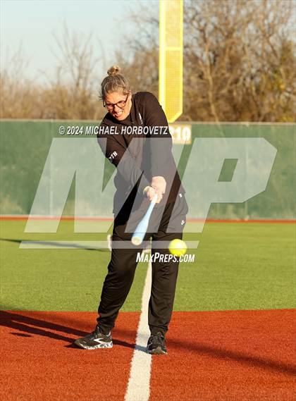 Thumbnail 1 in North Forney vs Mt Vernon (McKinney Tournament) photogallery.
