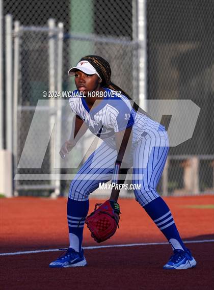 Thumbnail 3 in North Forney vs Mt Vernon (McKinney Tournament) photogallery.