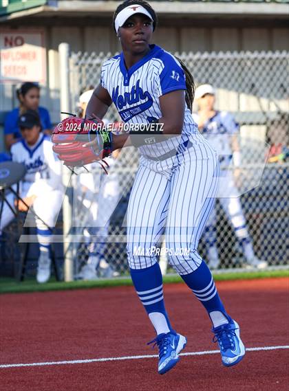 Thumbnail 1 in North Forney vs Mt Vernon (McKinney Tournament) photogallery.