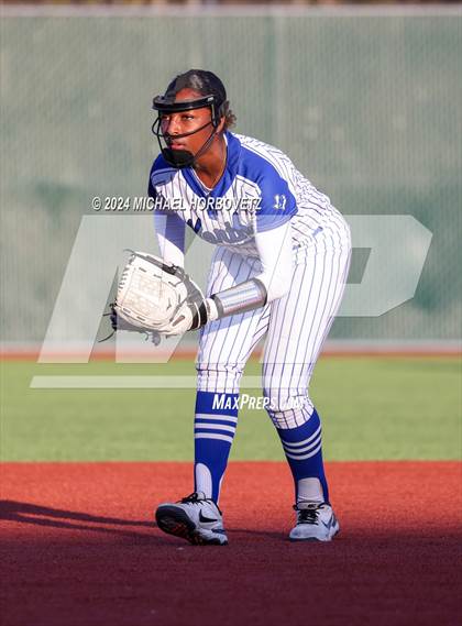 Thumbnail 1 in North Forney vs Mt Vernon (McKinney Tournament) photogallery.