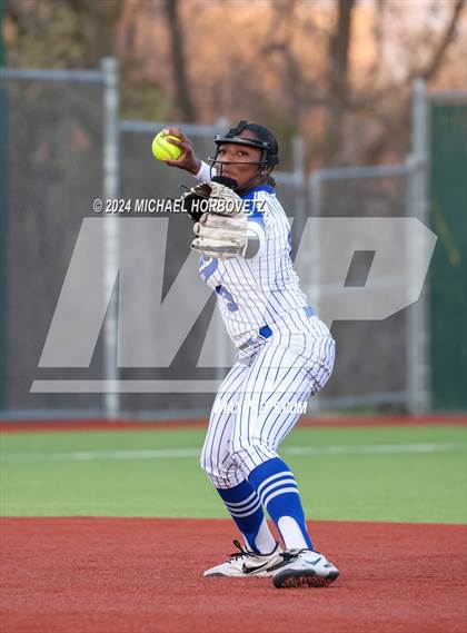 Thumbnail 1 in North Forney vs Mt Vernon (McKinney Tournament) photogallery.