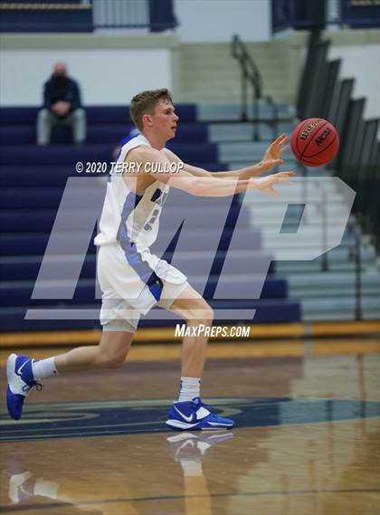 Thumbnail 1 in Farmington vs. Pleasant Grove (CC Winter Invitational) photogallery.