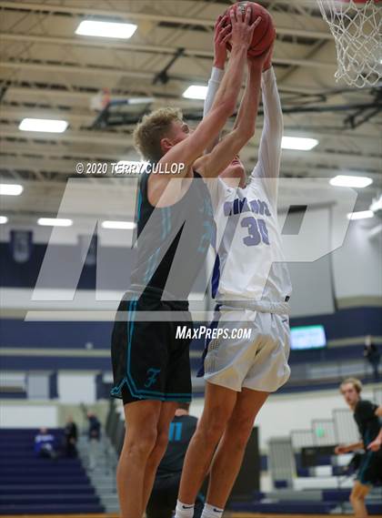 Thumbnail 2 in Farmington vs. Pleasant Grove (CC Winter Invitational) photogallery.