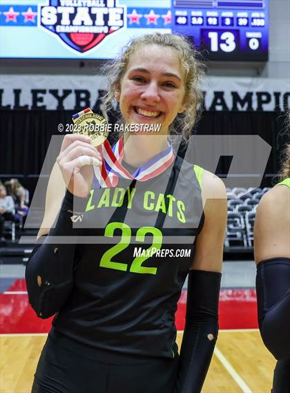 Thumbnail 2 in Blum vs. Harrold (UIL 1A Volleyball Final Medal Ceremony) photogallery.