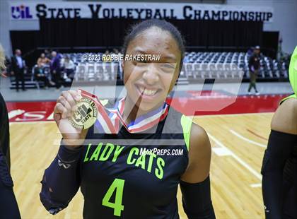 Thumbnail 1 in Blum vs. Harrold (UIL 1A Volleyball Final Medal Ceremony) photogallery.