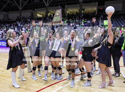 Thumbnail 1 in Blum vs. Harrold (UIL 1A Volleyball Final Medal Ceremony) photogallery.