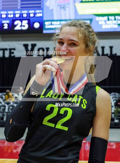 Thumbnail 3 in Blum vs. Harrold (UIL 1A Volleyball Final Medal Ceremony) photogallery.